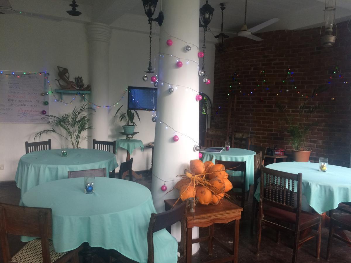 Hotel Sunny Family Unawatuna Exterior foto